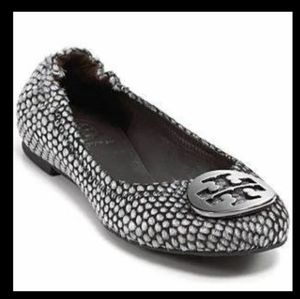 TORY BURCH REVA FLATS GUC!